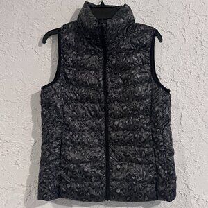 UNIQLO Ultra Light Down Packable Vest Women’s S Black/Grey Camo Travel Essential